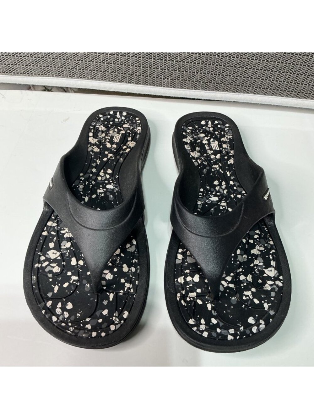 Tek Gear Black Slip-On Sandals Speckled Insole Size Large (9/10) Lightweight
